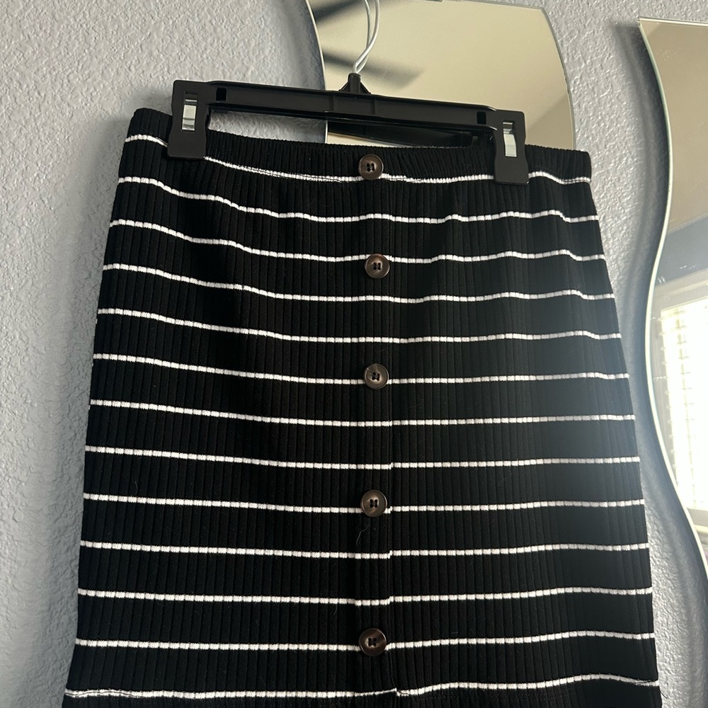 Forever 21 Black and White Button-Front Midi Skirt